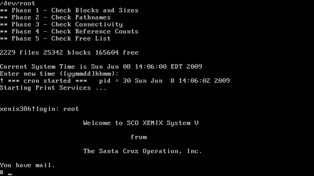 SCO Xenix System V boot-up screen running in an emulator